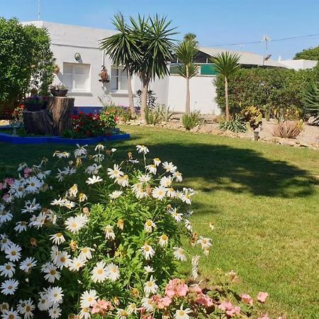 Finca Las Dunas Con Dos Chalets Con Jacuzzis En Primera Linea De Playa Uno De 4 Dormitorios Y Otro De 2 Dormitorios 로타 외부 사진