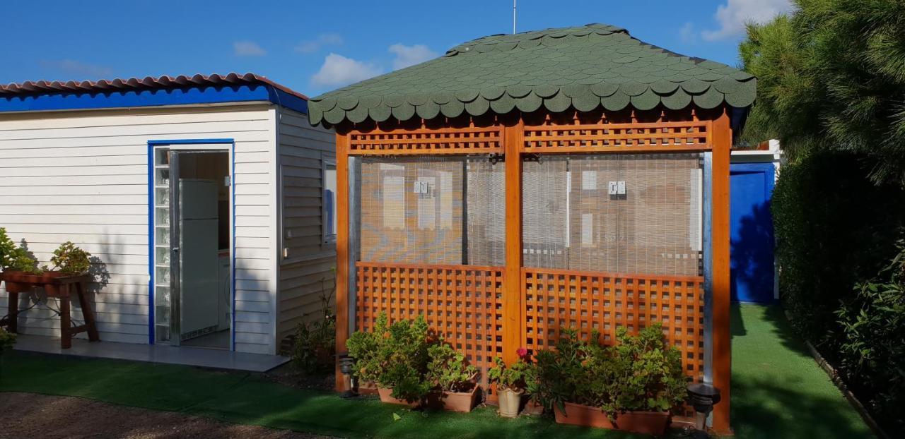 En Finca Las Dunas Dos Chalets Con Jacuzzis En Primera Linea De Playa , Uno De 4 Dormitorios Y Otro De 2 Dormitorios, Llama Al Seiscientos Veintisiete Cuatrocientos Diecisiete Trescientos Noventa Y Ocho 로타 외부 사진