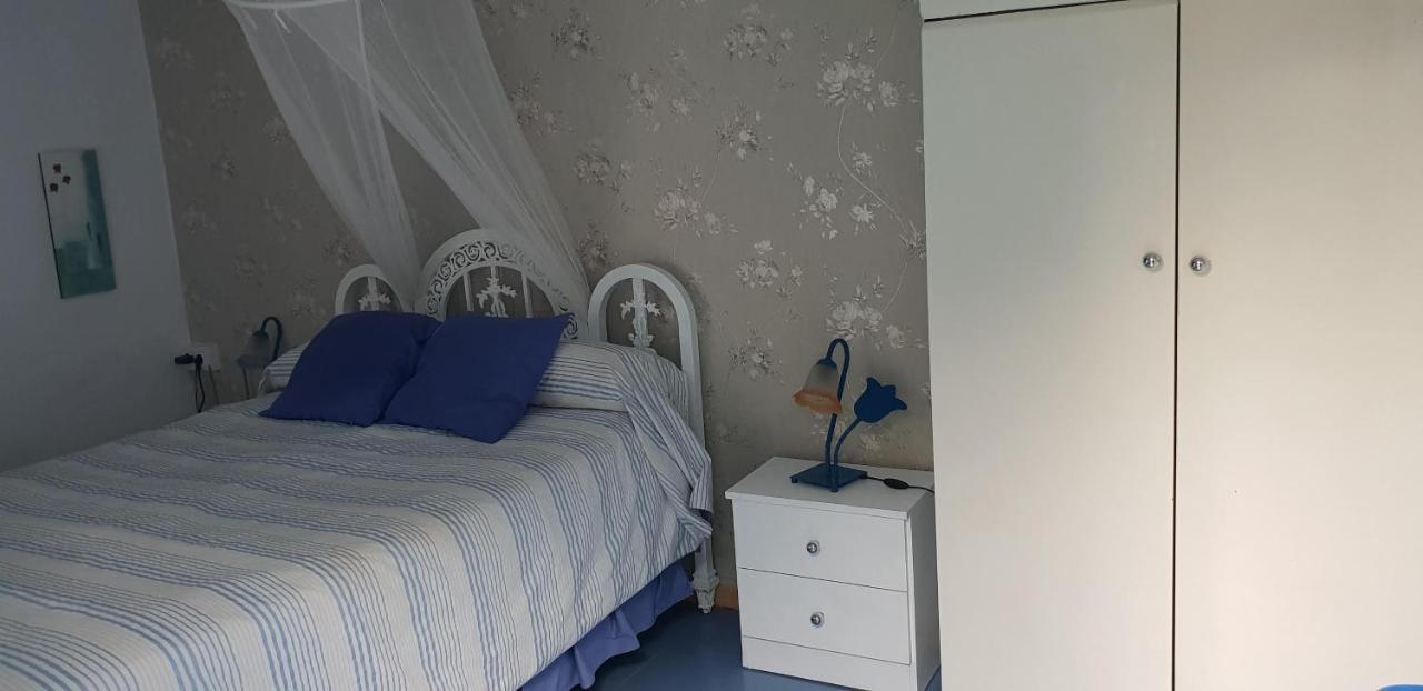 En Finca Las Dunas Dos Chalets Con Jacuzzis En Primera Linea De Playa , Uno De 4 Dormitorios Y Otro De 2 Dormitorios, Llama Al Seiscientos Veintisiete Cuatrocientos Diecisiete Trescientos Noventa Y Ocho 로타 외부 사진