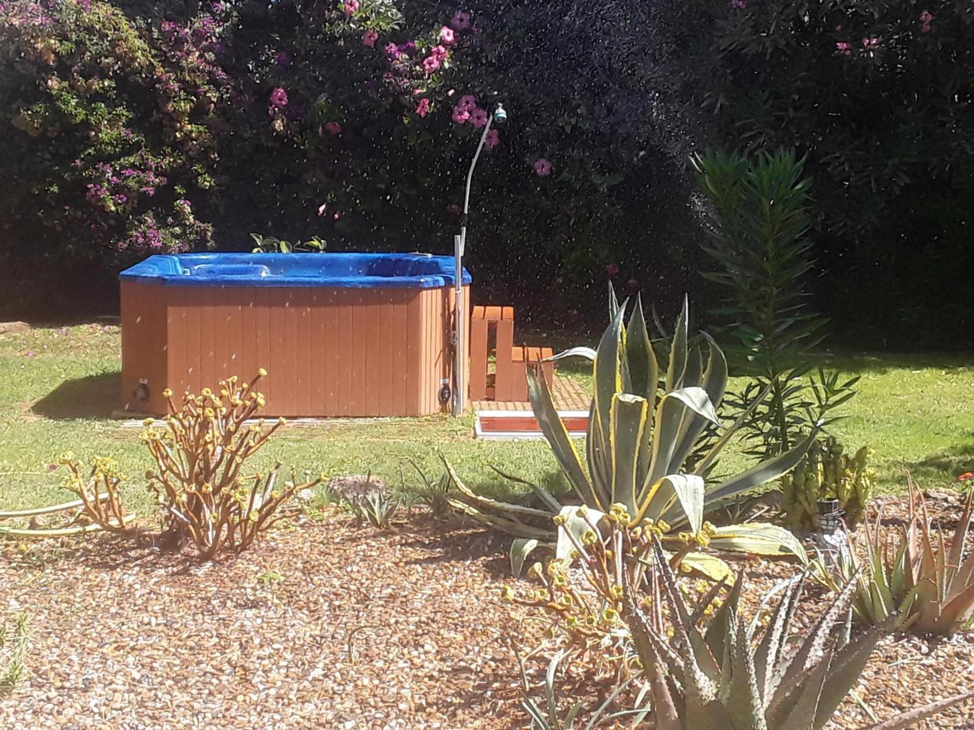 Finca Las Dunas Con Dos Chalets Con Jacuzzis En Primera Linea De Playa Uno De 4 Dormitorios Y Otro De 2 Dormitorios 로타 외부 사진