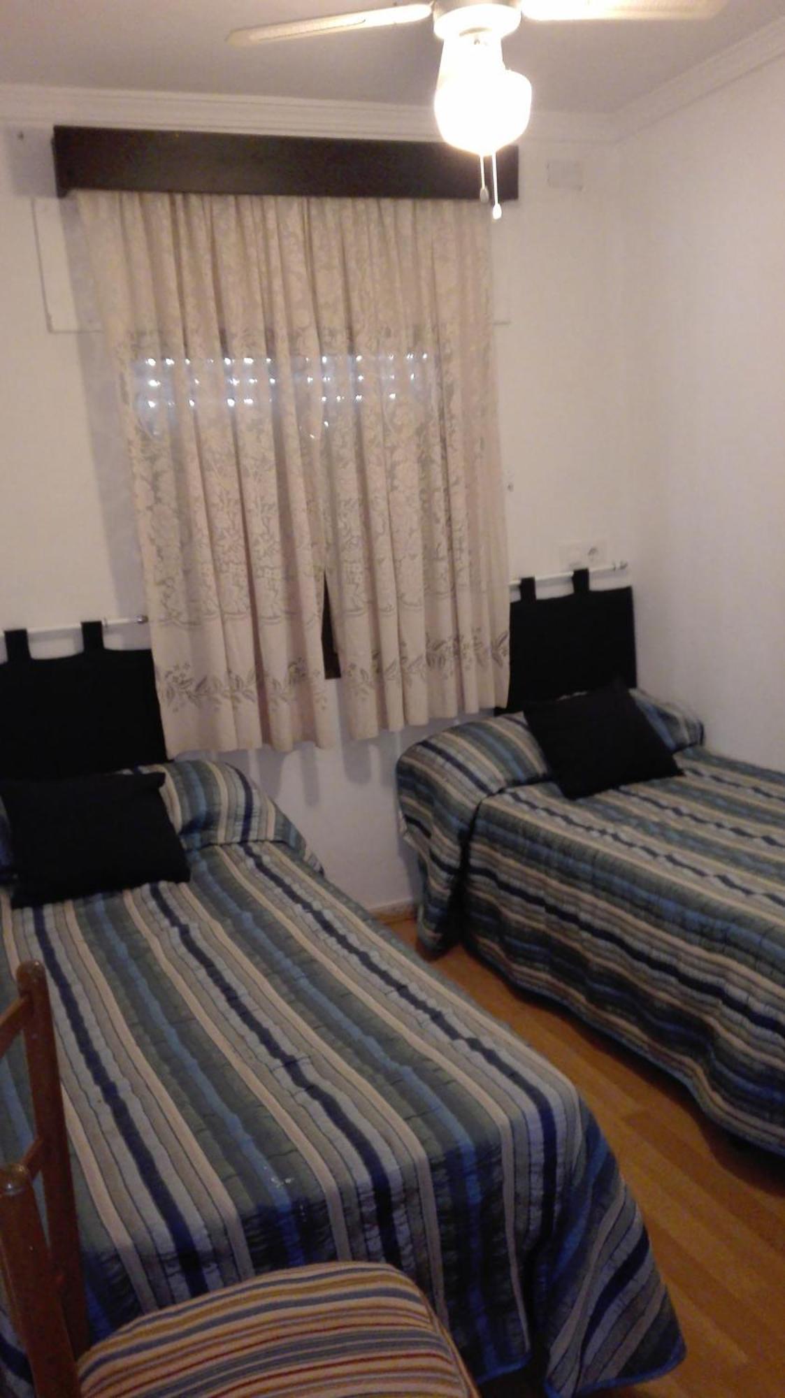 En Finca Las Dunas Dos Chalets Con Jacuzzis En Primera Linea De Playa , Uno De 4 Dormitorios Y Otro De 2 Dormitorios, Llama Al Seiscientos Veintisiete Cuatrocientos Diecisiete Trescientos Noventa Y Ocho 로타 외부 사진