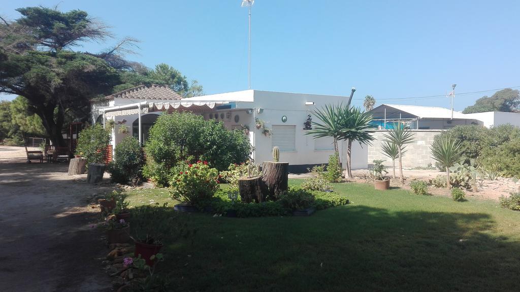 En Finca Las Dunas Dos Chalets Con Jacuzzis En Primera Linea De Playa , Uno De 4 Dormitorios Y Otro De 2 Dormitorios, Llama Al Seiscientos Veintisiete Cuatrocientos Diecisiete Trescientos Noventa Y Ocho 로타 외부 사진